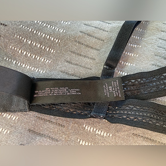 Victoria’s Secret - Black lace Push-Up Bra

Size: 34B - Picture 6 of 16